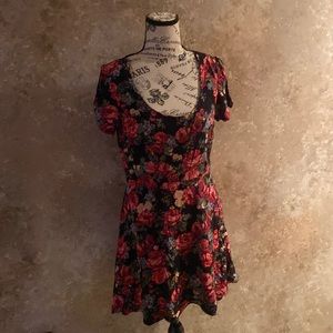 NWT Floral Forever 21 Dress size Medium